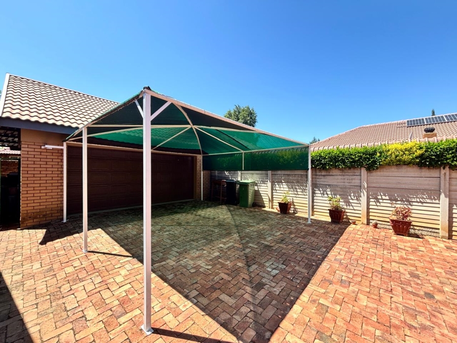 3 Bedroom Property for Sale in Mooivallei Park North West